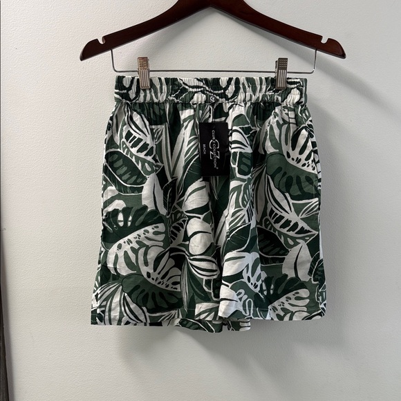 Cz Pants - Green and White Leaf Pattern Shorts
